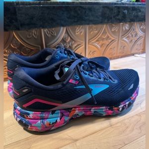 Women’s Brooks Ghost 15 Size 10 Blue w/ Multicolor Soles - excellent condition